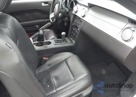 2009 Ford Mustang V6/V6 Premium z USA, uszkodzony, nr VIN 1ZVHT80N595126548